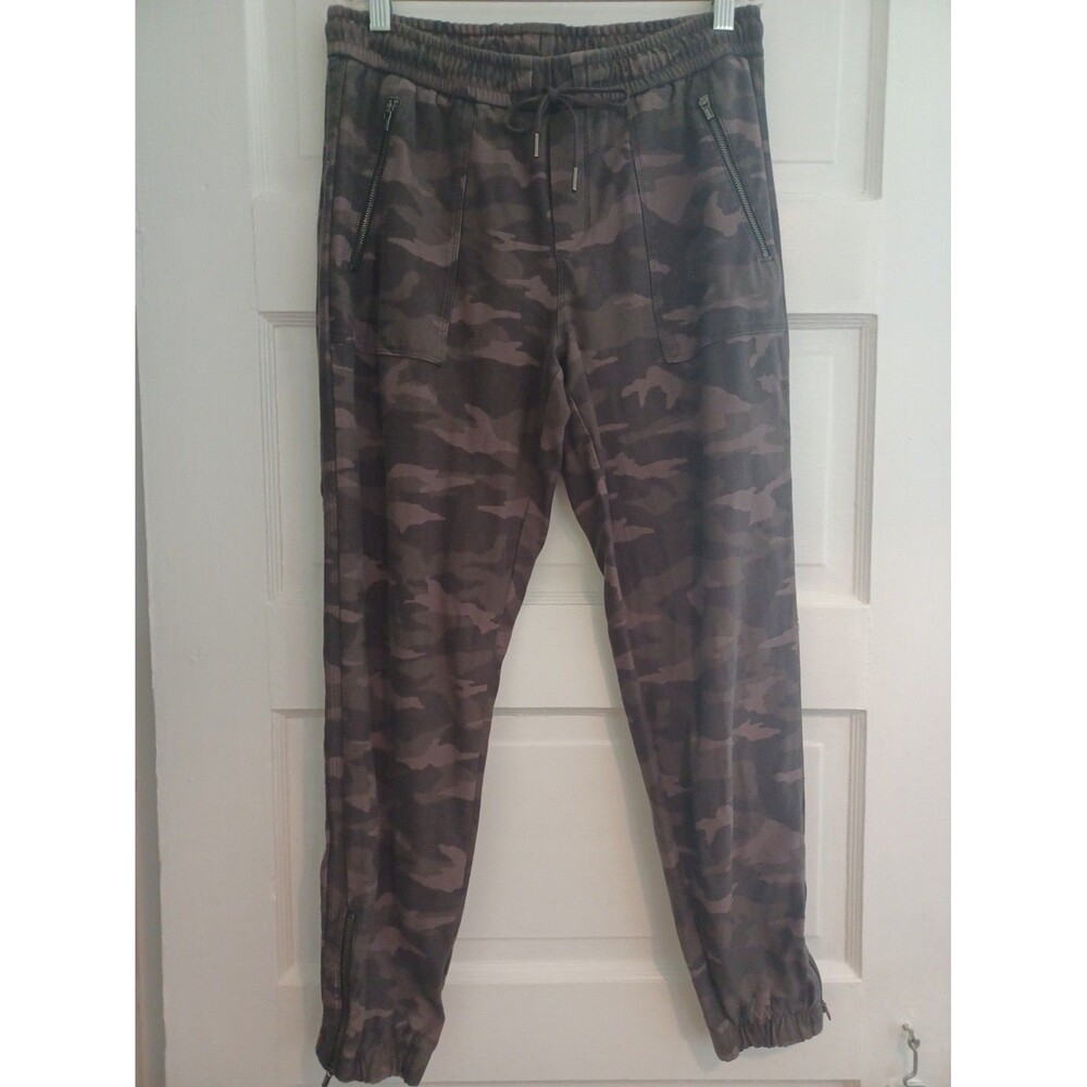 Athleta Farallon green camo jogger pants womens 6 loungewear trendy military